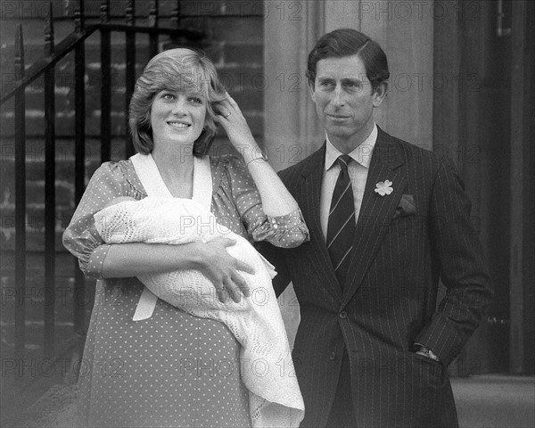 Prince William Collection 1982
Princess Diana & Prince Charles leave hospital 1982
with their baby son William