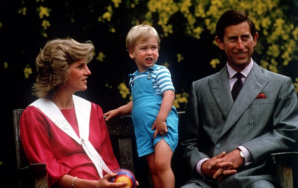 Le Prince Charles avec la Princesse Diana lors du deuxième anniversaire du prince William