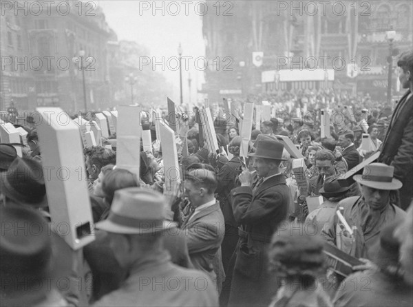 Coronation of King George VI.
Huge crowds of people with their periscopes to get a better view of the event as they await the arrival of the procession.
12th May 1937.