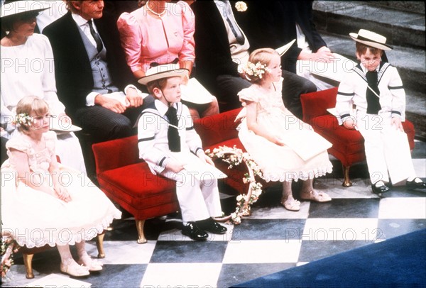 Les enfants de la cour du Royaume-Uni assistant au mariage du prince Andrew et de Sarah Ferguson