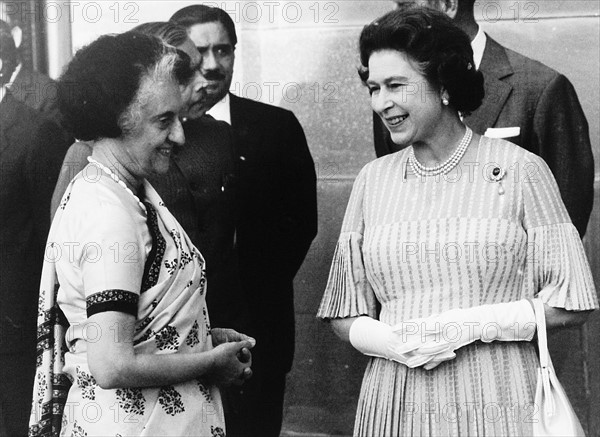 La reine Elisabeth II avec Indira Gandhi