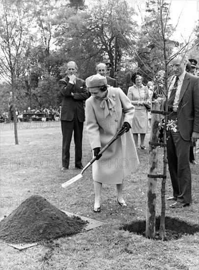 La reine Elisabeth II à l'inauguration du Kielder Reservoir