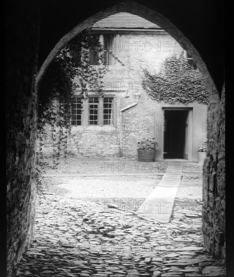 The Palace Courtyard à Priory Row Coventry vers 1939