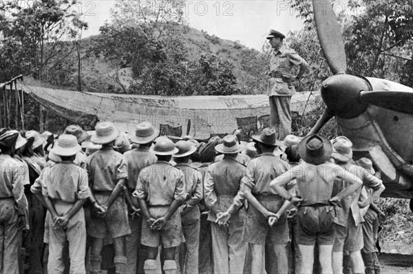 Lord Mountbatten à Imphal, en juin 1944