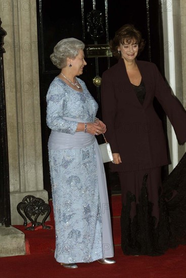 La reine Elisabeth II arrivant au 10 Downing Street