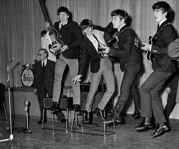 Les Beatles sur le plateau de l'émission "Royal Variety Show"