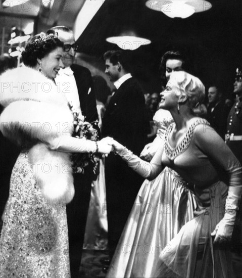 Jayne Mansfield et la Reine Elisabeth II