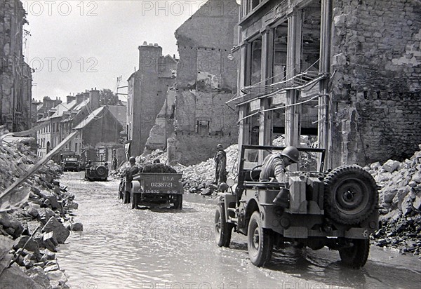 Jeeps américaines en Normandie après le Débarquement
