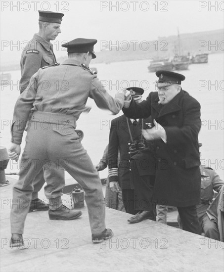 Winston Churchill près des plages du Débarquement en Normandie