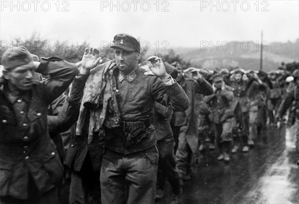 Prisonniers allemands à Cherbourg en juin 1944