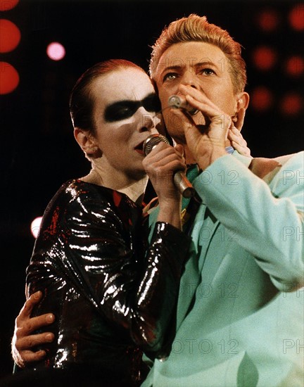 Annie Lennox & David Bowie singing at Freddy Mercury's Wembley Aids Concert