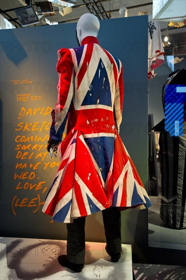 Exposition des costumes de David Bowie au V&A museum de London