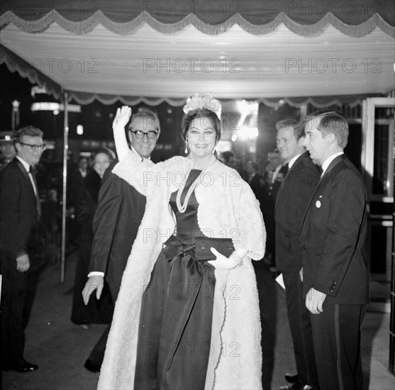 Ava Gardner at the Premiere of The Prime of Miss Jean Brodie
Waving towards the camera
February 1969