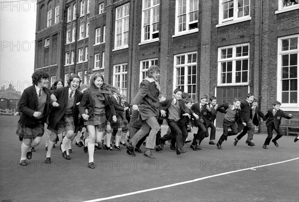 Tommy Steele, Bacon's School en Angleterre