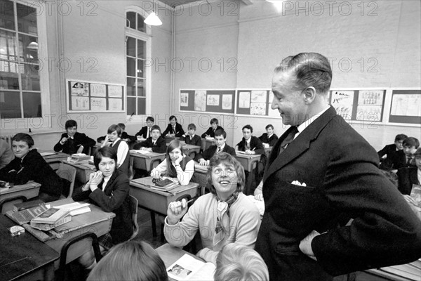 Tommy Steele, Bacon's School en Angleterre