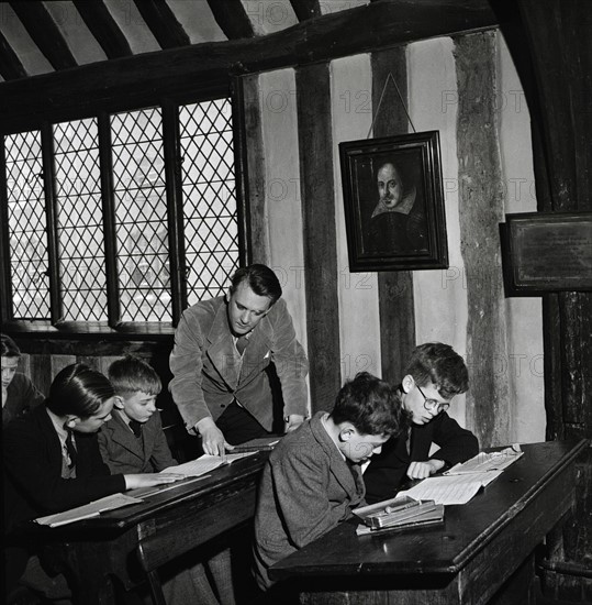 Ecoliers à Stratford upon Avon en Angleterre, 1954
