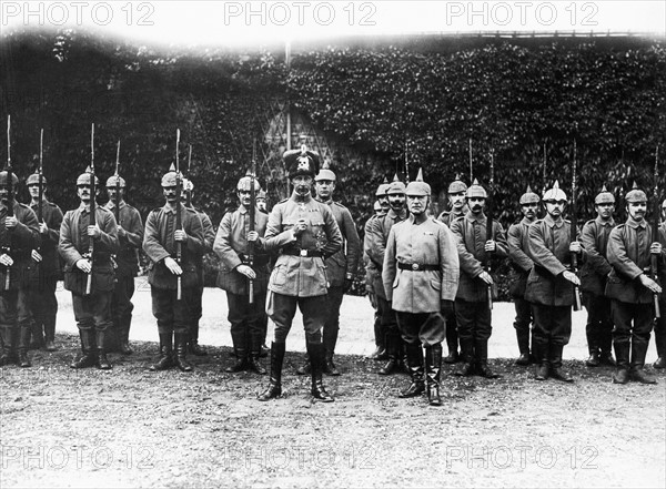 Le Kronprinz Guillaume de Prusse et ses troupes en 1917