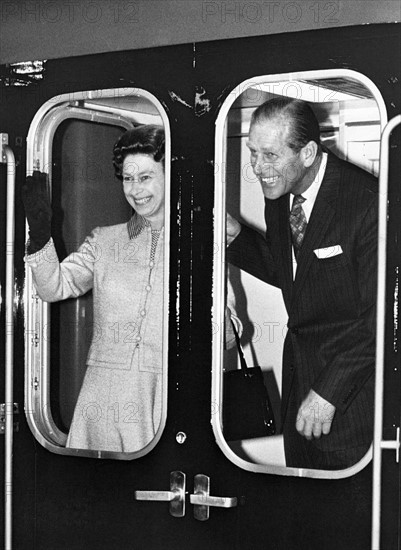 La reine Elisabeth II et le prince Philip en gare d'Euston