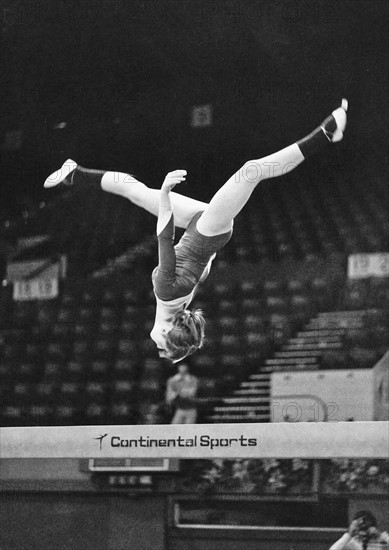 Nadia Comaneci à l'entraînement