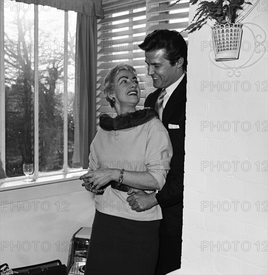 Dorothy Squires et Roger Moore