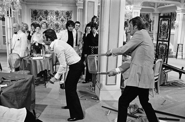 Tournage de la série "Amicalement Vôtre" avec Roger Moore et Tony Curtis