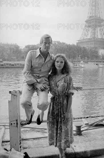 Roger Moore et Lois Chiles