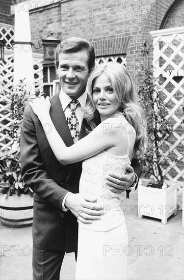 Roger Moore et Britt Ekland