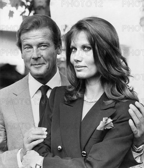 Roger Moore et Maud Adams