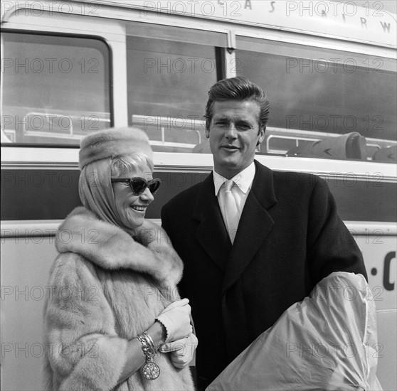 Dorothy Squires et Roger Moore