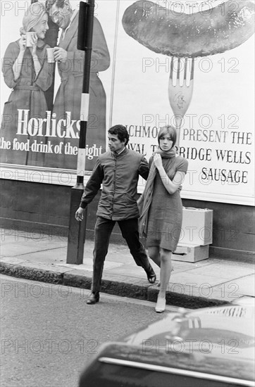 Jean-Marie Périer et Françoise Hardy à Londres, le 11 octobre 1965