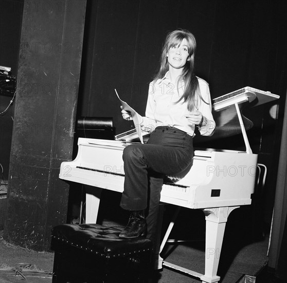 Francoise Hardy (1966)