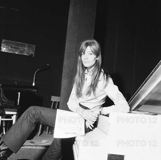 Francoise Hardy (1966)