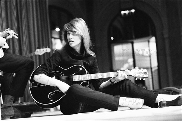 Francoise Hardy (1967)