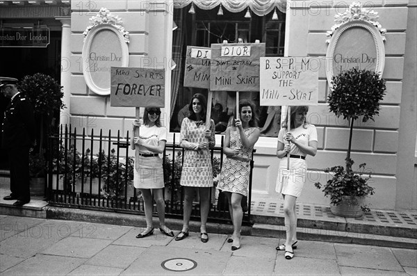 Manifestation devant la boutique Christian Dior à Londres