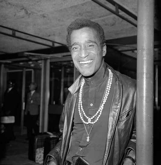 Sammy Davis Jnr back in London to film Salt and Pepper
16th July 1967.
X8688