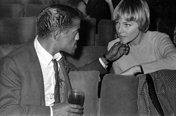 Sammy Davis Jnr. with his wife May Britt rehearsing for the 1966 Royal Variety Show.
14th November 1966.
1966-2977-RollA