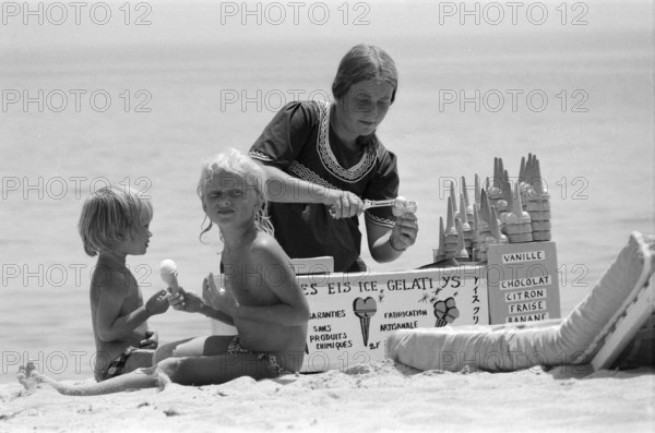 GV Saint-Tropez, France, Tuesday 17th June 1975, Children eating ice cream on beach.

Saint-Tropez is a coastal town on the French Riviera, South Eastern France.