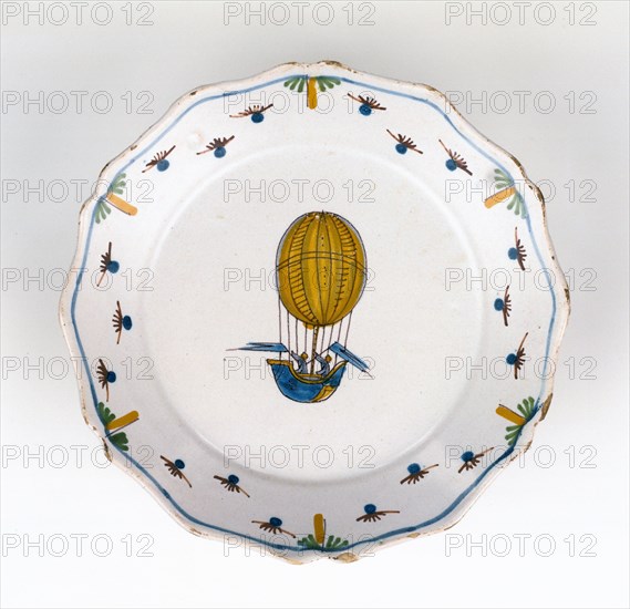 Assiette avec décor de ballon