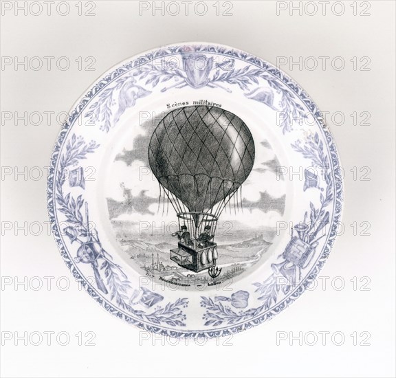 Assiette avec une scène de reconnaissance militaire en ballon