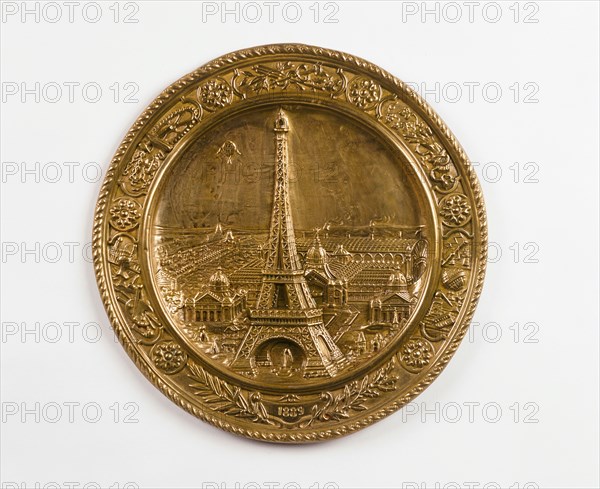 Plat souvenir de l’exposition universelle de 1889