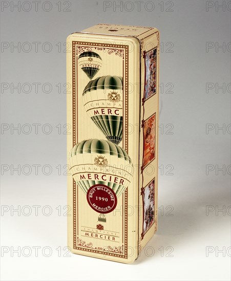 Champagne box with hot-air balloon design