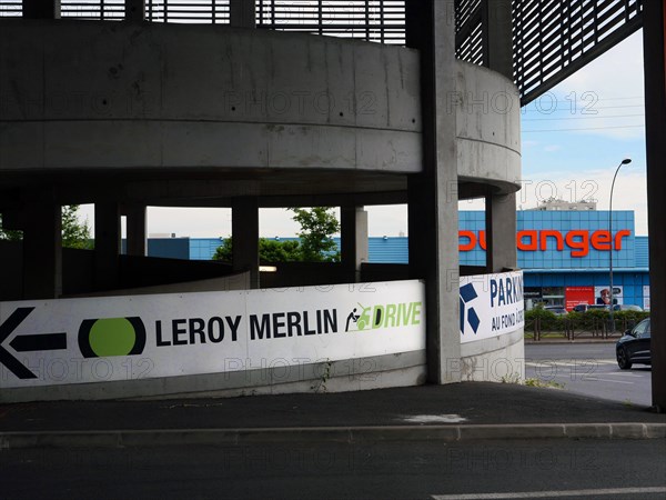 France - Suburb - Shopping area
