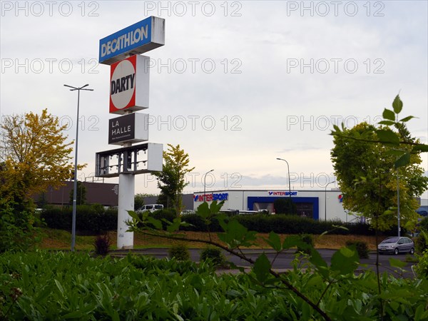 France - Suburb - Shopping area