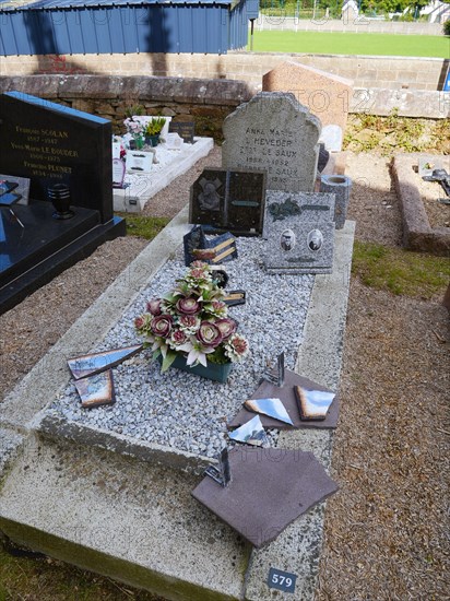 Louannec church cemetery