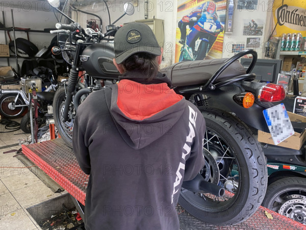 FRANCE-MƒTIERS-ARTISANS