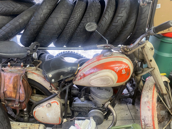 FRANCE-MƒTIERS-ARTISANS