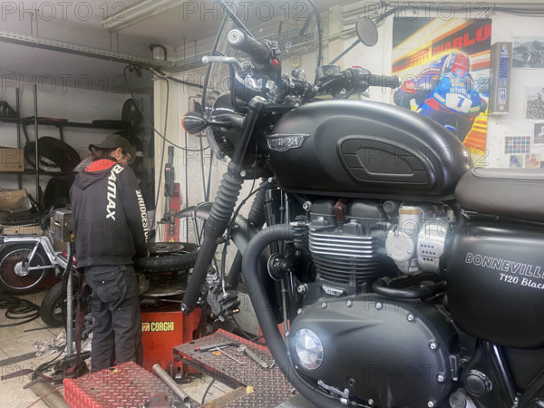 FRANCE-MƒTIERS-ARTISANS