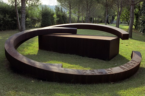 Le sculpteur Bernar Venet, août 2003