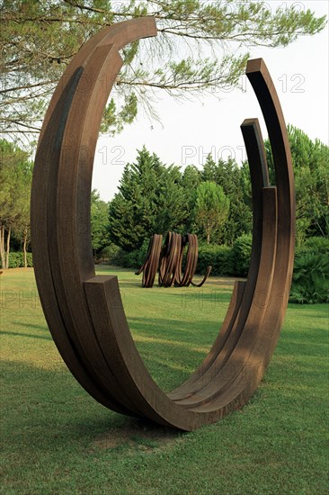 Le sculpteur Bernar Venet, août 2003