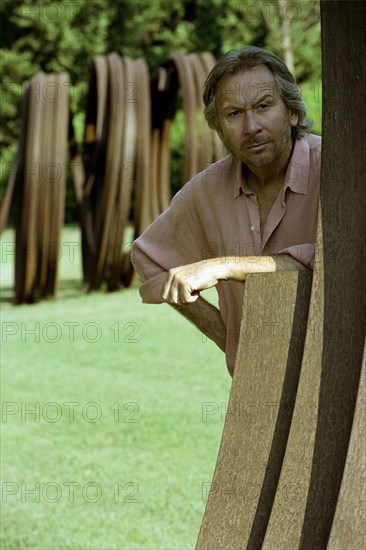 Bernar Venet, steel sculptor